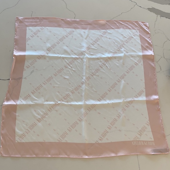 🌟Host Pick🌟Atelier Kurdm Mulberry Silk Scarf - Picture 5 of 9